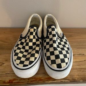 VANS CHECKERED SLIP ONS. WOMEN’S SIZE 8